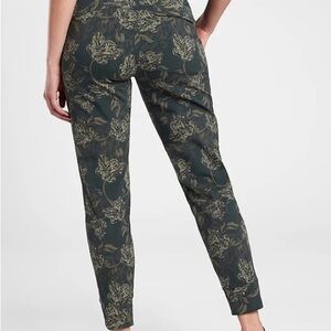 Athleta Trekkie North Printed Joggers